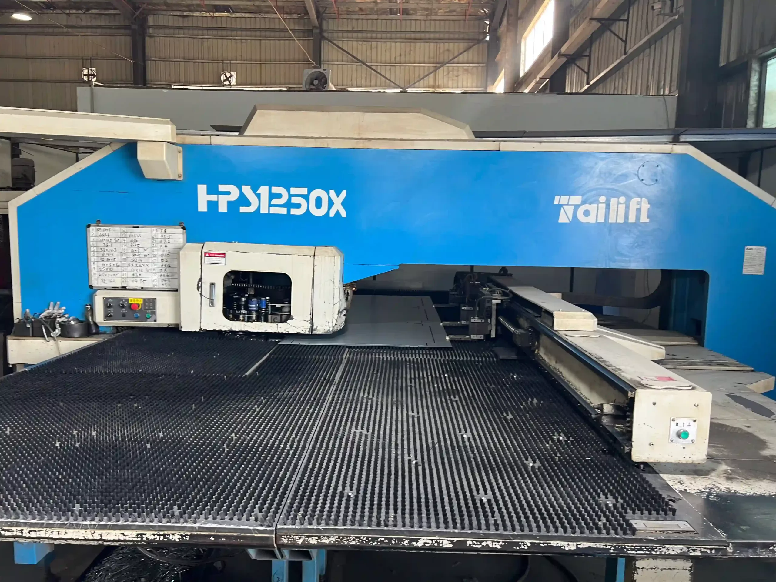 CNC-Biegemaschine in Betrieb