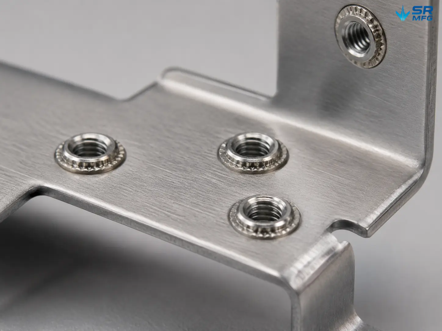 Custom Sheet Metal Parts with PEM Nuts - Bild 2